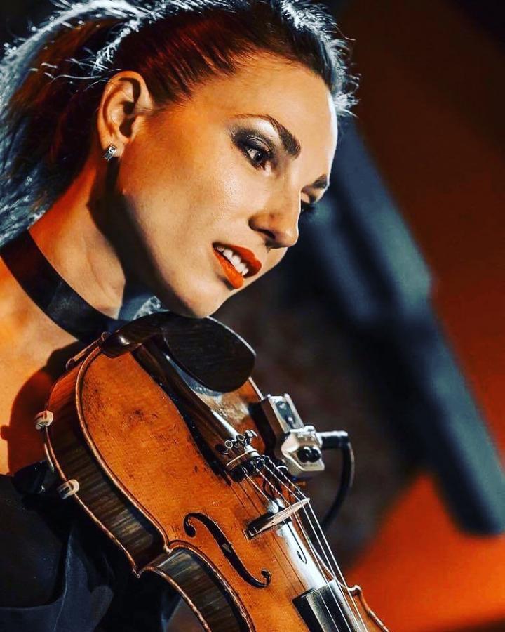 marta violinist 325401